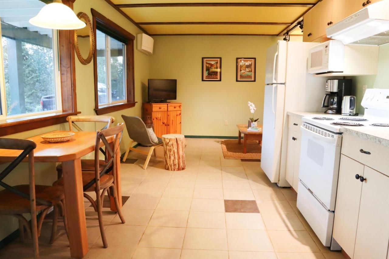 2Mins To Town, Ac & Sauna, Self Check-In, Full Kitchen, Free Laundry & Parking, Family Pet Friendly, Comfortably Sleeps Up To 10 Golden Exterior foto