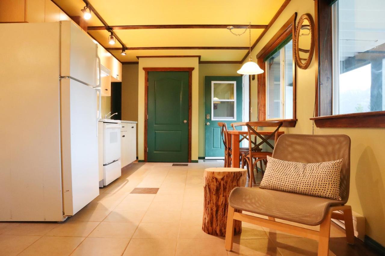 2Mins To Town, Ac & Sauna, Self Check-In, Full Kitchen, Free Laundry & Parking, Family Pet Friendly, Comfortably Sleeps Up To 10 Golden Exterior foto