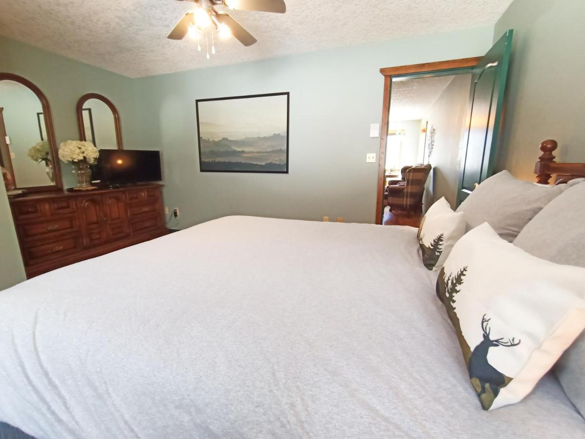 2Mins To Town, Ac & Sauna, Self Check-In, Full Kitchen, Free Laundry & Parking, Family Pet Friendly, Comfortably Sleeps Up To 10 Golden Exterior foto