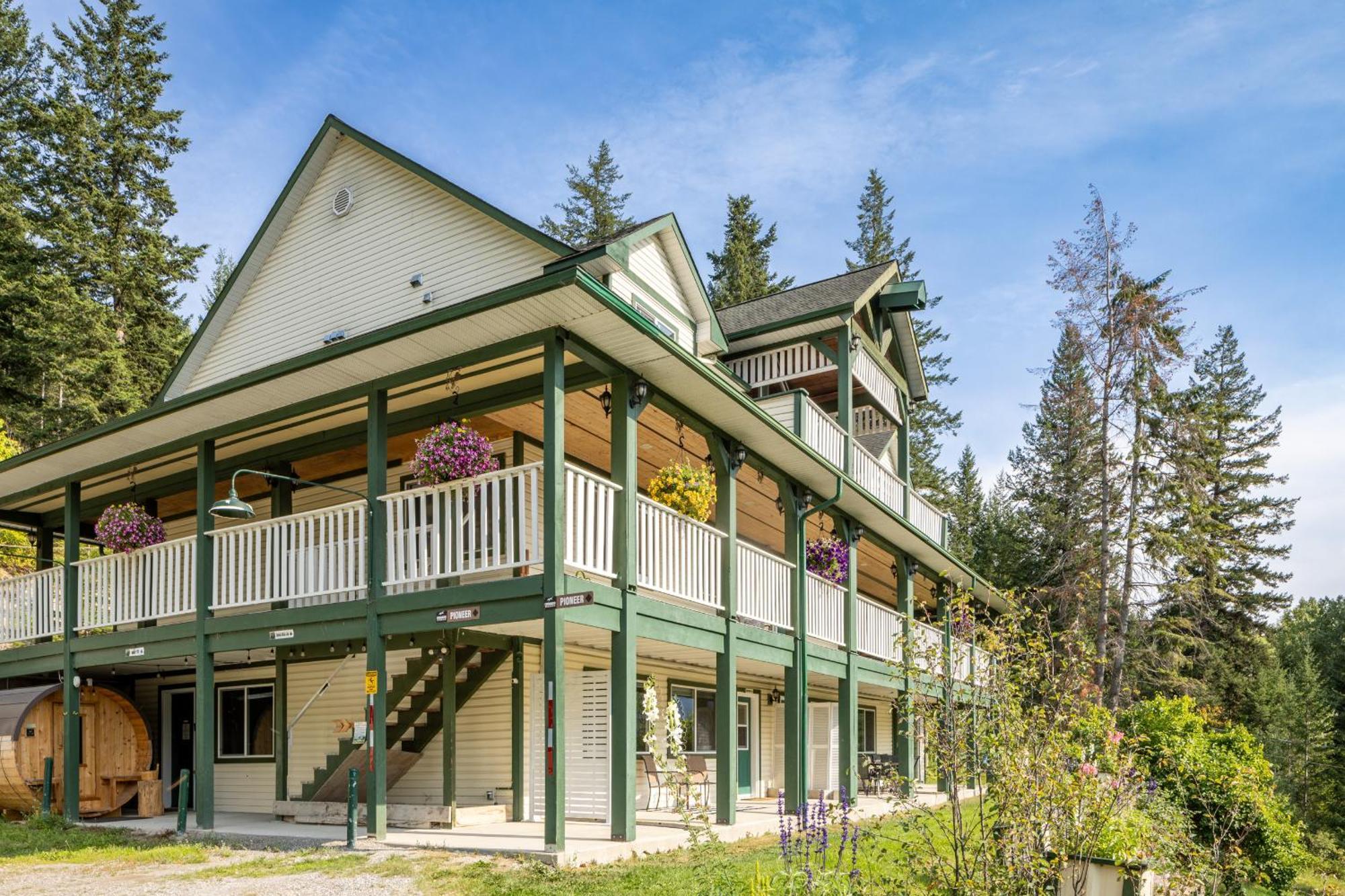2Mins To Town, Ac & Sauna, Self Check-In, Full Kitchen, Free Laundry & Parking, Family Pet Friendly, Comfortably Sleeps Up To 10 Golden Exterior foto