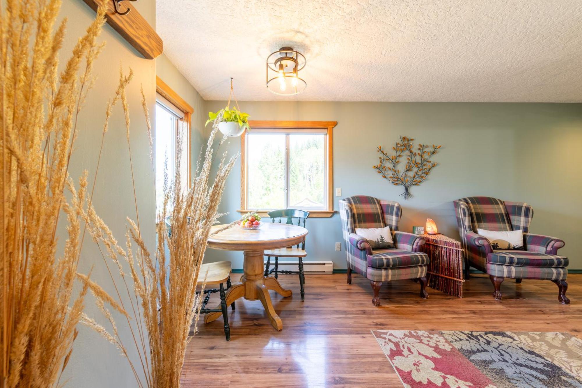 2Mins To Town, Ac & Sauna, Self Check-In, Full Kitchen, Free Laundry & Parking, Family Pet Friendly, Comfortably Sleeps Up To 10 Golden Exterior foto
