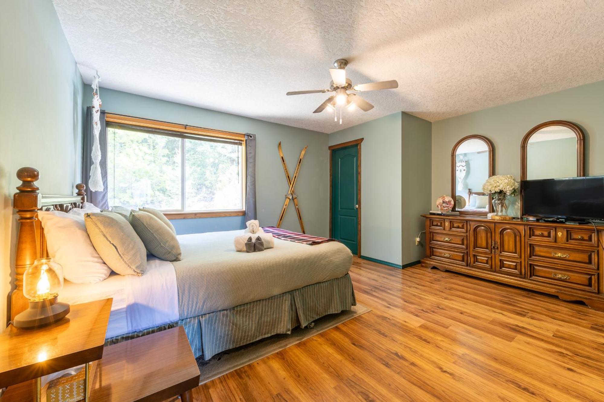 2Mins To Town, Ac & Sauna, Self Check-In, Full Kitchen, Free Laundry & Parking, Family Pet Friendly, Comfortably Sleeps Up To 10 Golden Exterior foto