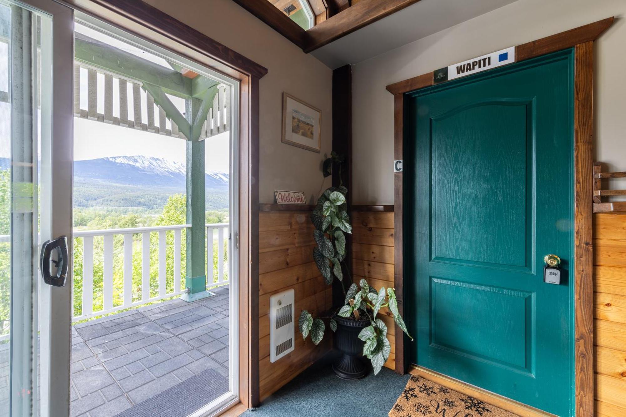 2Mins To Town, Ac & Sauna, Self Check-In, Full Kitchen, Free Laundry & Parking, Family Pet Friendly, Comfortably Sleeps Up To 10 Golden Exterior foto