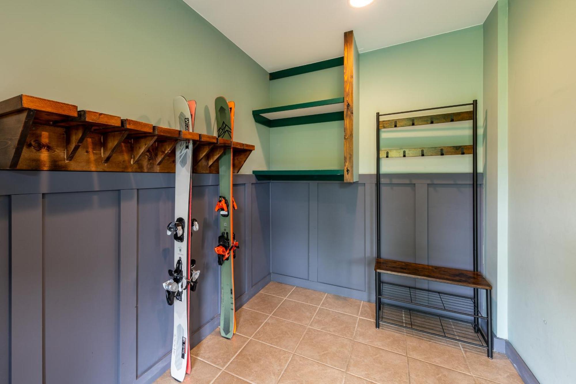 2Mins To Town, Ac & Sauna, Self Check-In, Full Kitchen, Free Laundry & Parking, Family Pet Friendly, Comfortably Sleeps Up To 10 Golden Exterior foto