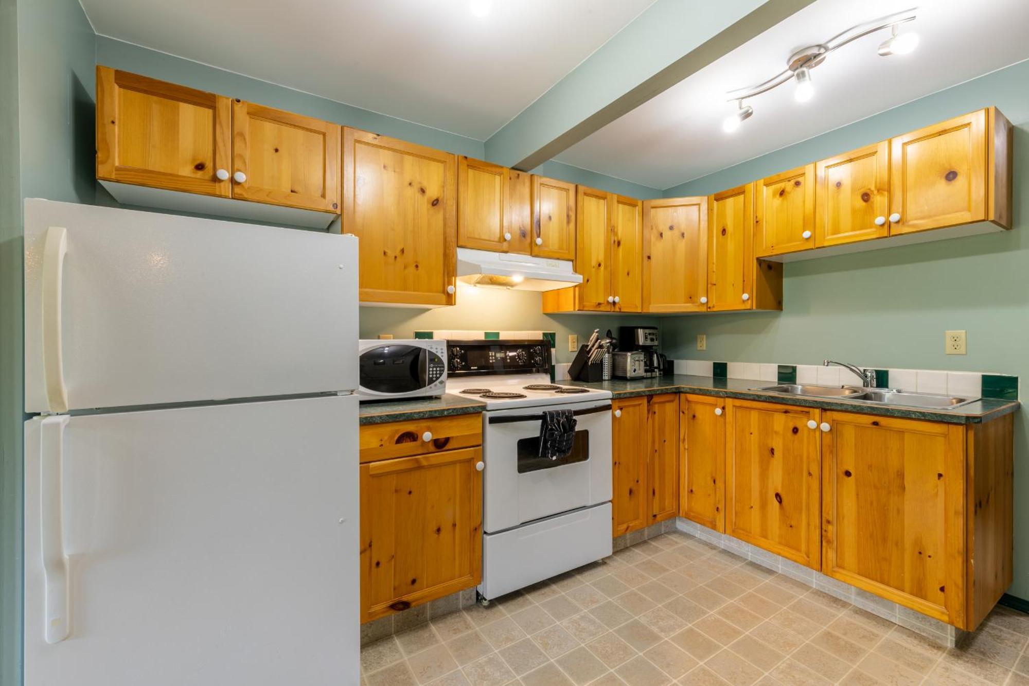 2Mins To Town, Ac & Sauna, Self Check-In, Full Kitchen, Free Laundry & Parking, Family Pet Friendly, Comfortably Sleeps Up To 10 Golden Exterior foto