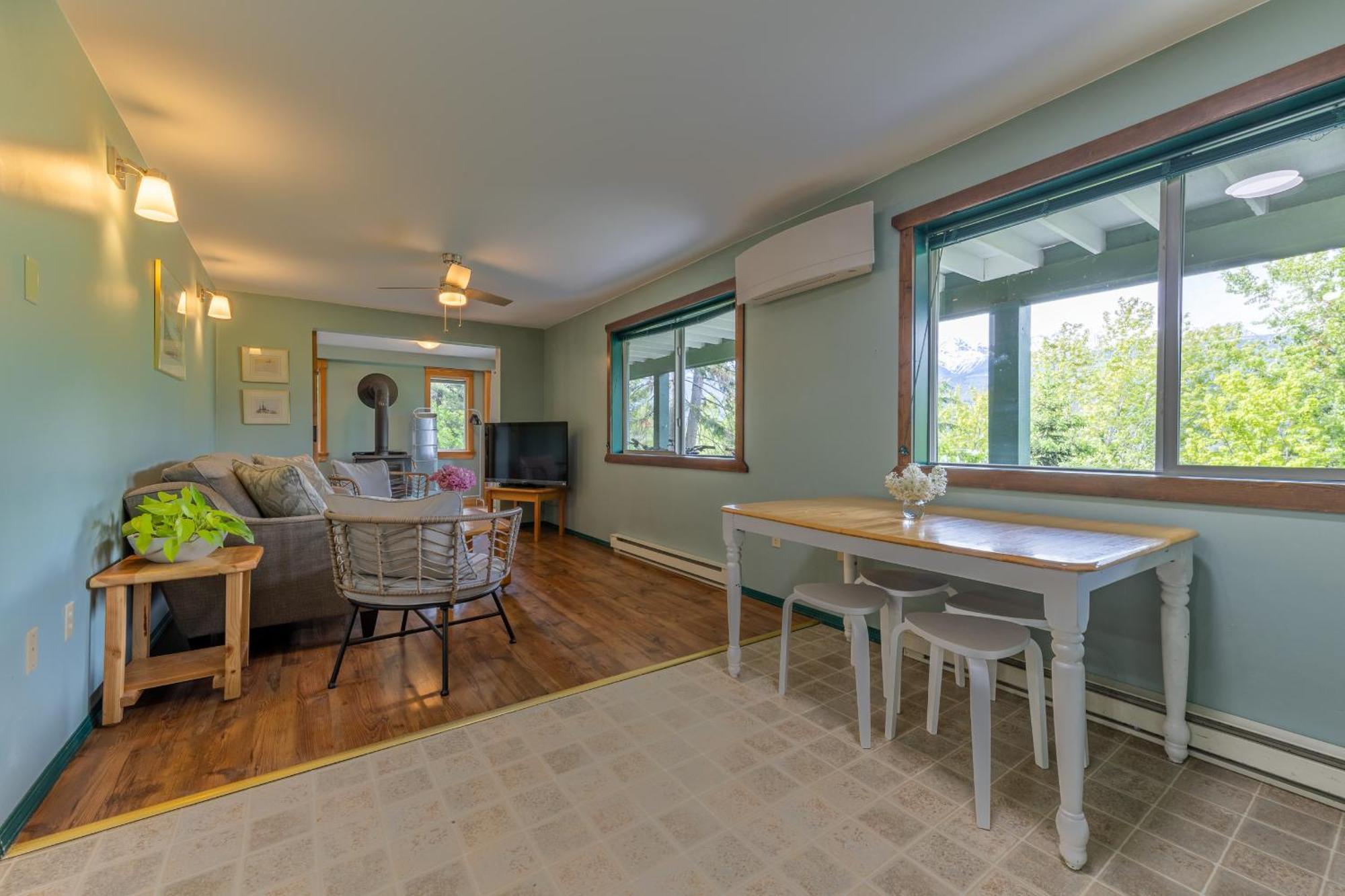 2Mins To Town, Ac & Sauna, Self Check-In, Full Kitchen, Free Laundry & Parking, Family Pet Friendly, Comfortably Sleeps Up To 10 Golden Exterior foto