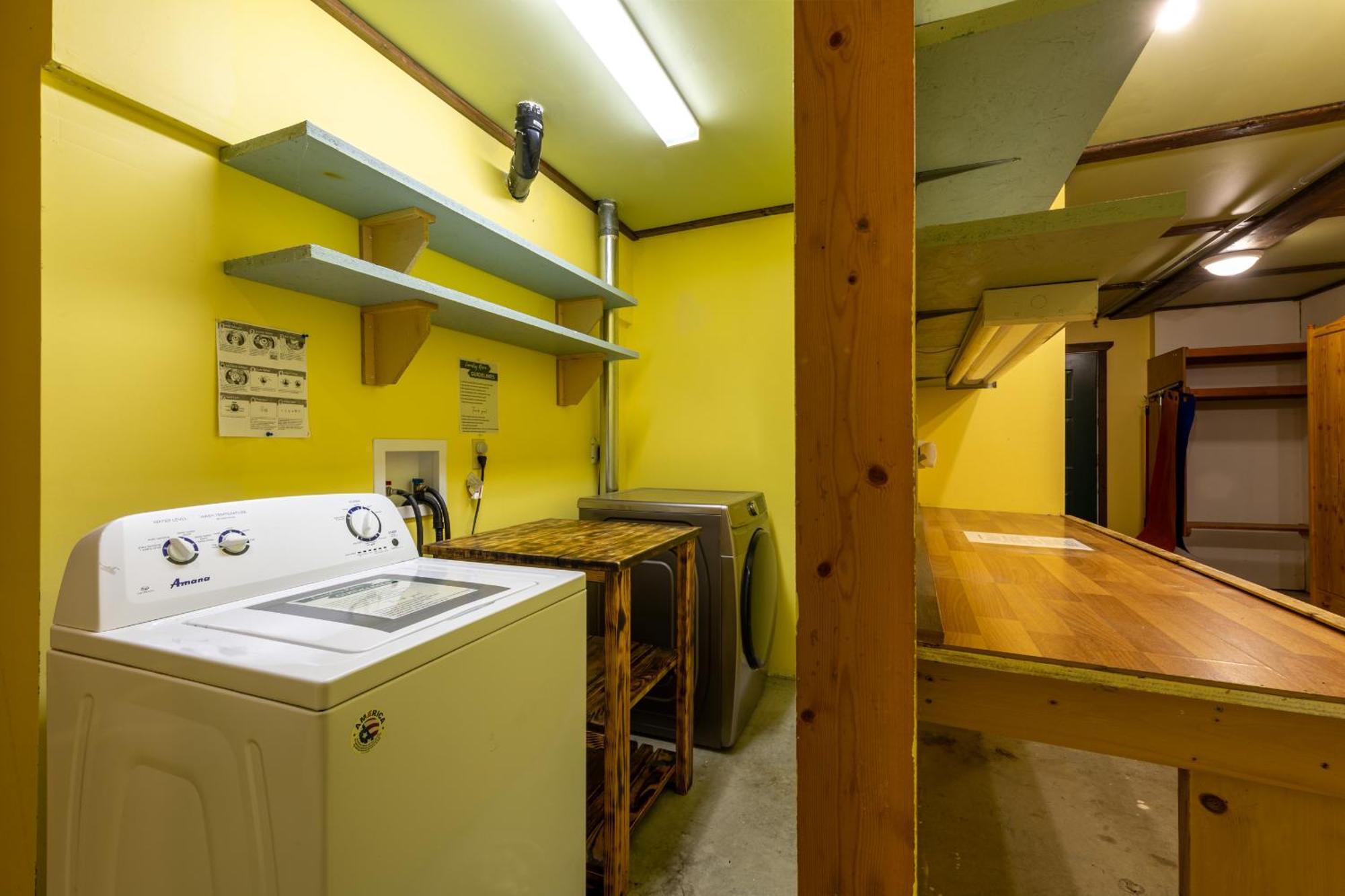2Mins To Town, Ac & Sauna, Self Check-In, Full Kitchen, Free Laundry & Parking, Family Pet Friendly, Comfortably Sleeps Up To 10 Golden Exterior foto