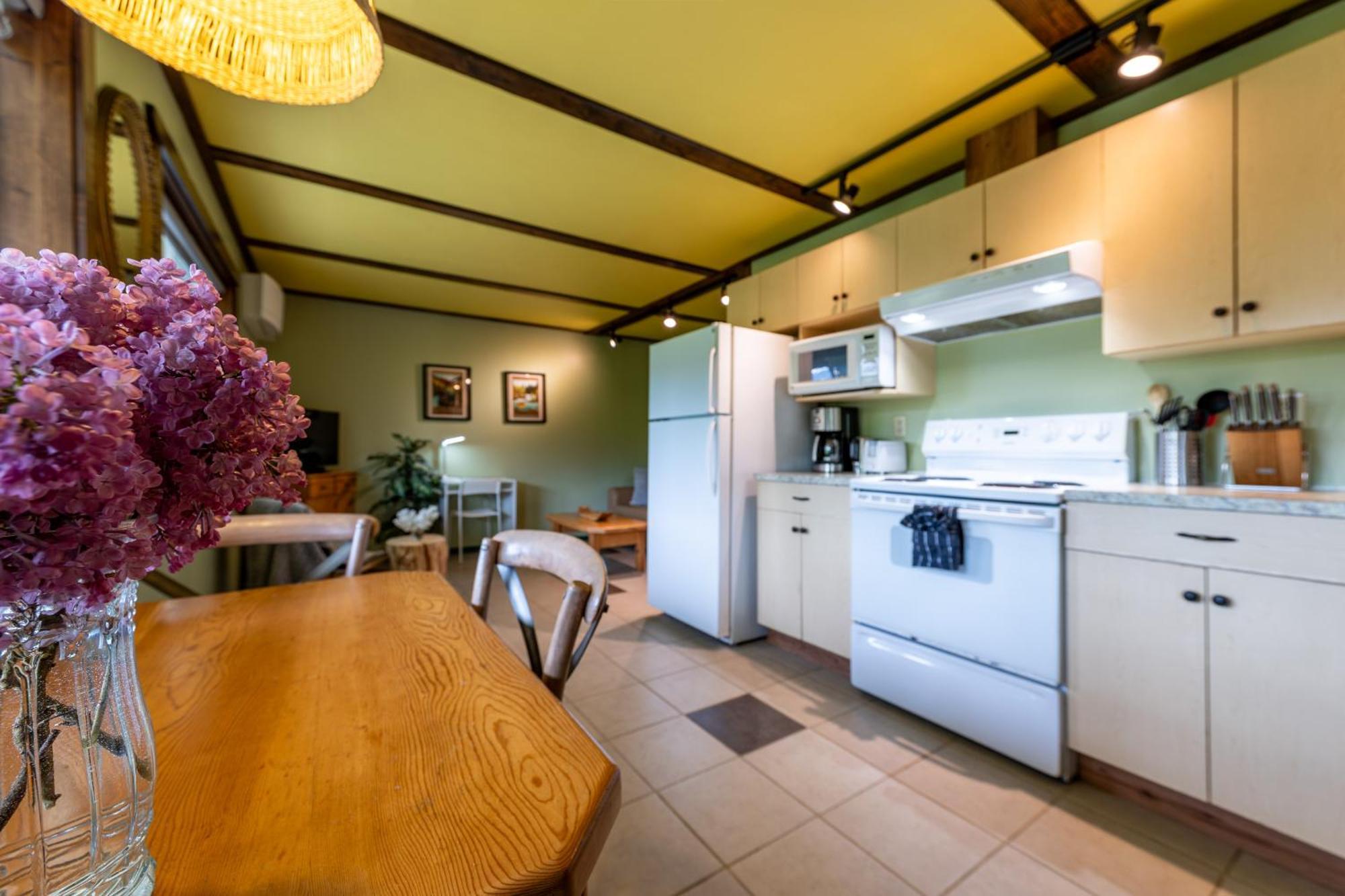 2Mins To Town, Ac & Sauna, Self Check-In, Full Kitchen, Free Laundry & Parking, Family Pet Friendly, Comfortably Sleeps Up To 10 Golden Exterior foto