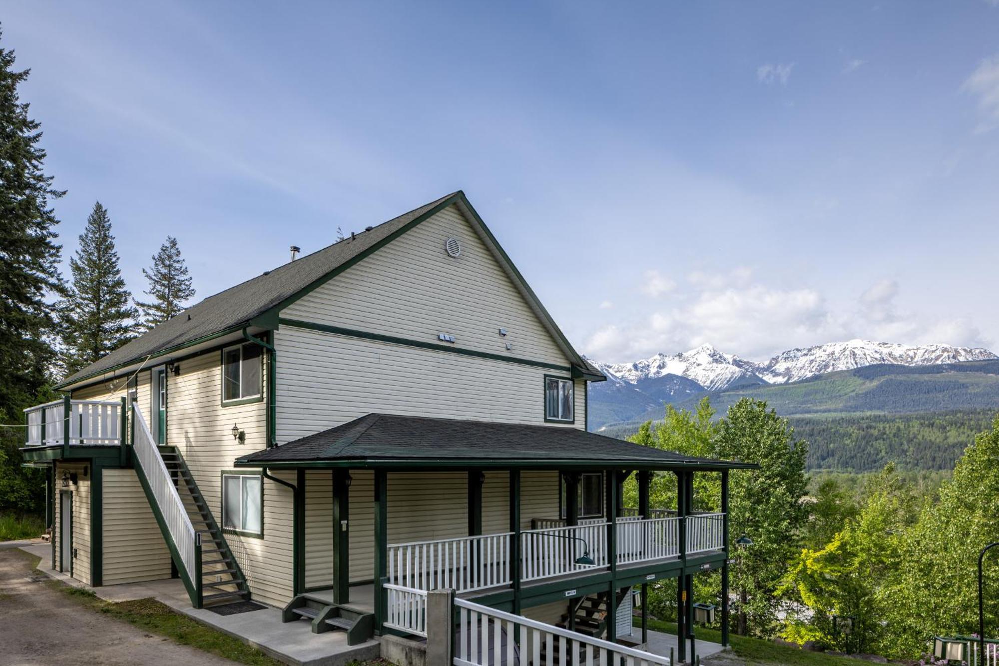 2Mins To Town, Ac & Sauna, Self Check-In, Full Kitchen, Free Laundry & Parking, Family Pet Friendly, Comfortably Sleeps Up To 10 Golden Exterior foto