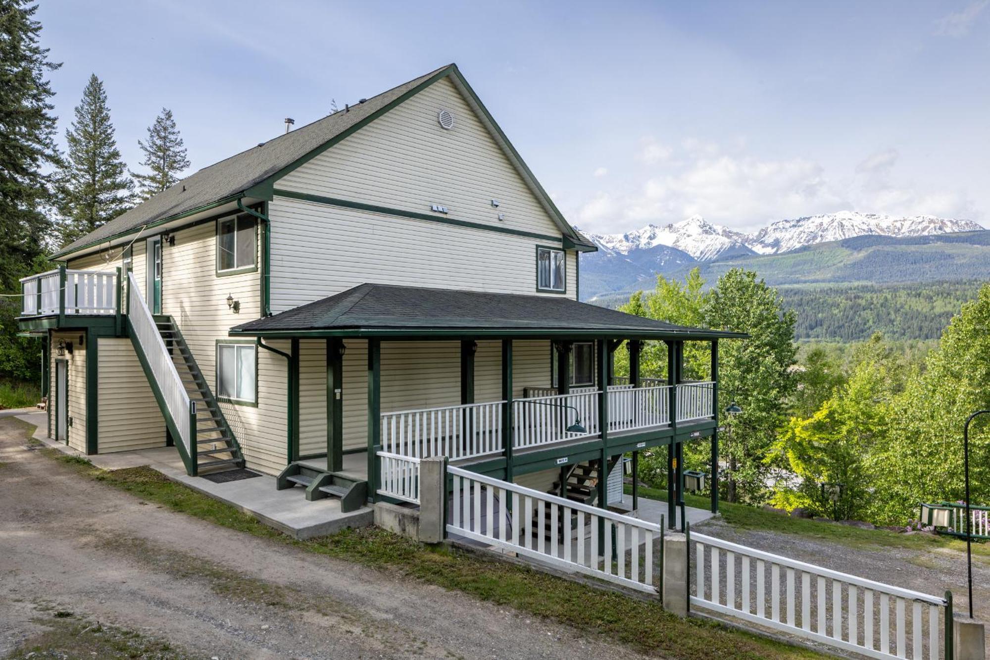 2Mins To Town, Ac & Sauna, Self Check-In, Full Kitchen, Free Laundry & Parking, Family Pet Friendly, Comfortably Sleeps Up To 10 Golden Exterior foto